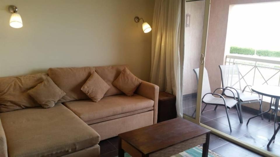 Chalet شاليهات عائلية صف اول علي البحر مباشرة بورتو ساوث - العين السخنة *