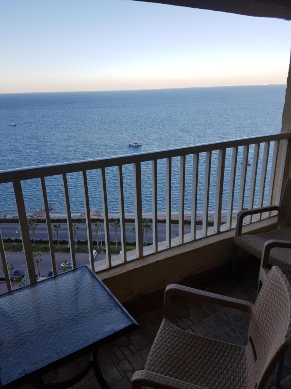 At Porto Sokhna Pyramids - Chalet
