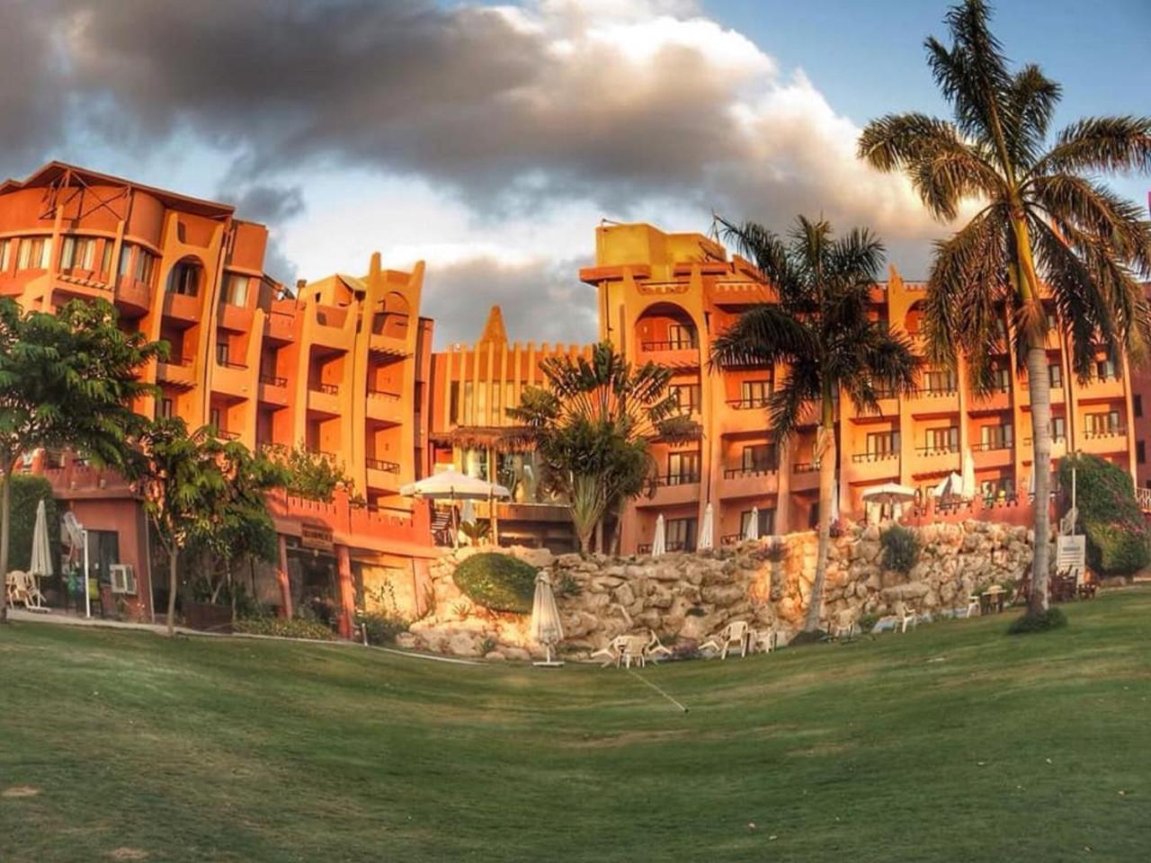 Africana & Resort