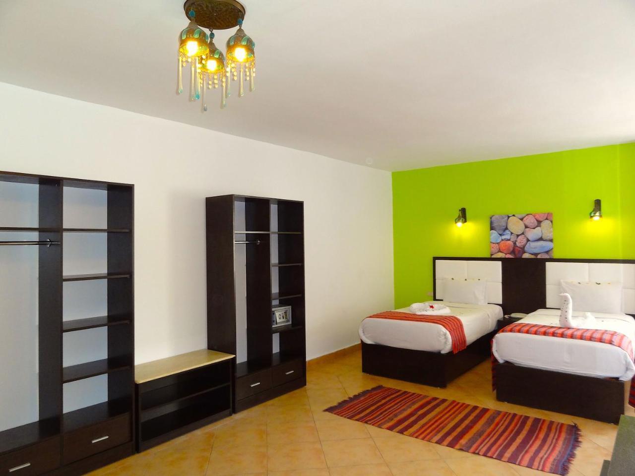 Naama Blue 3*