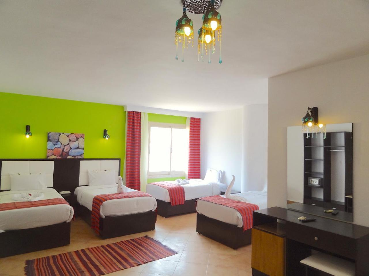 Naama Blue 3*