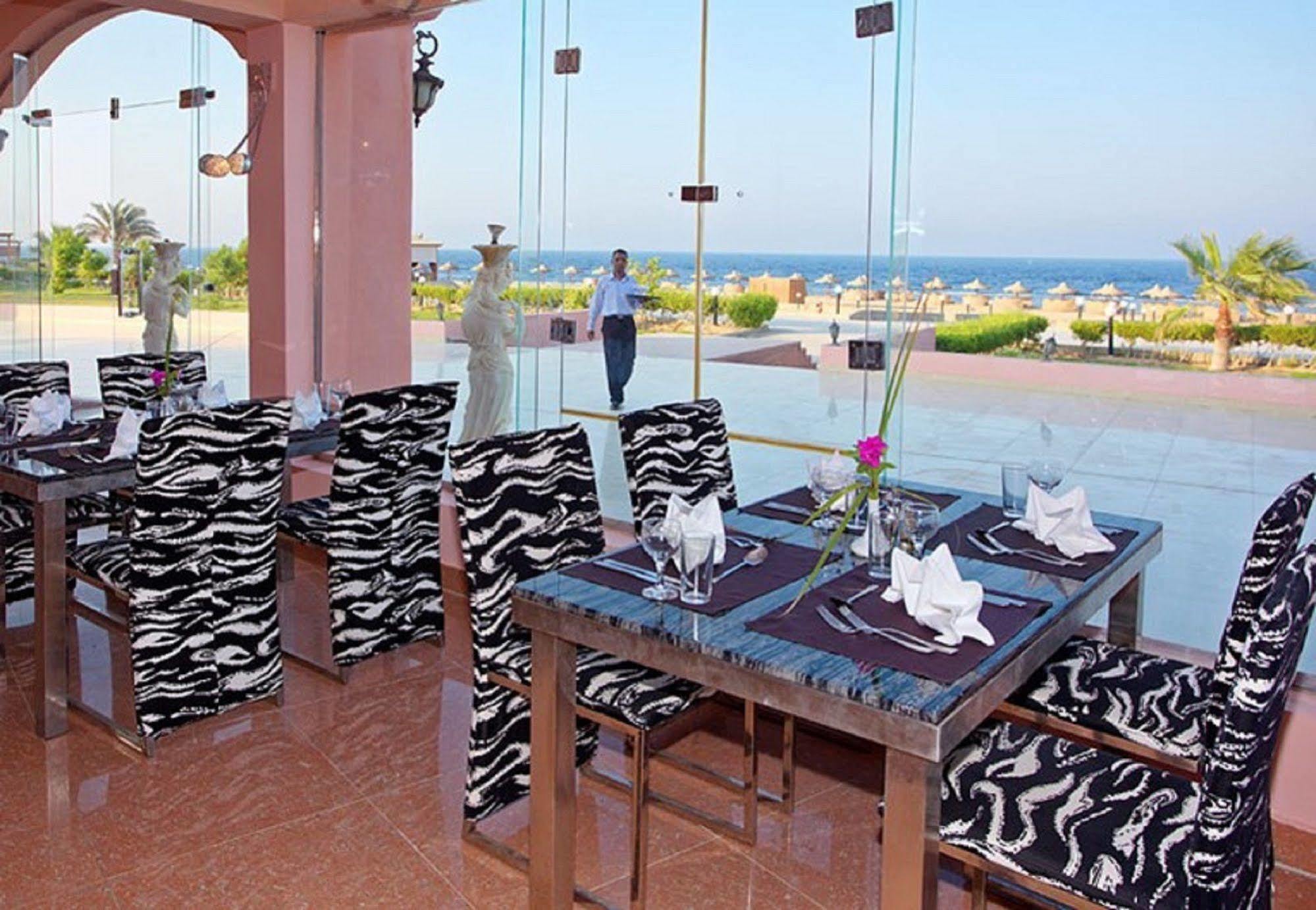 Three Corners Happy Life Resort 4*