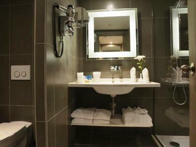 Novotel Airport Hotel 4*