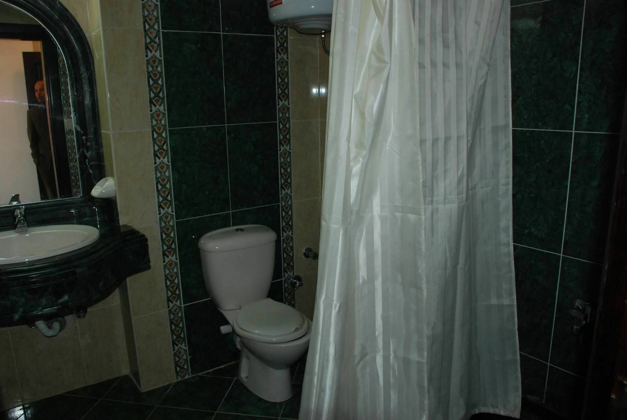 Trio Sea View Hotel Izbat al Mustamarah