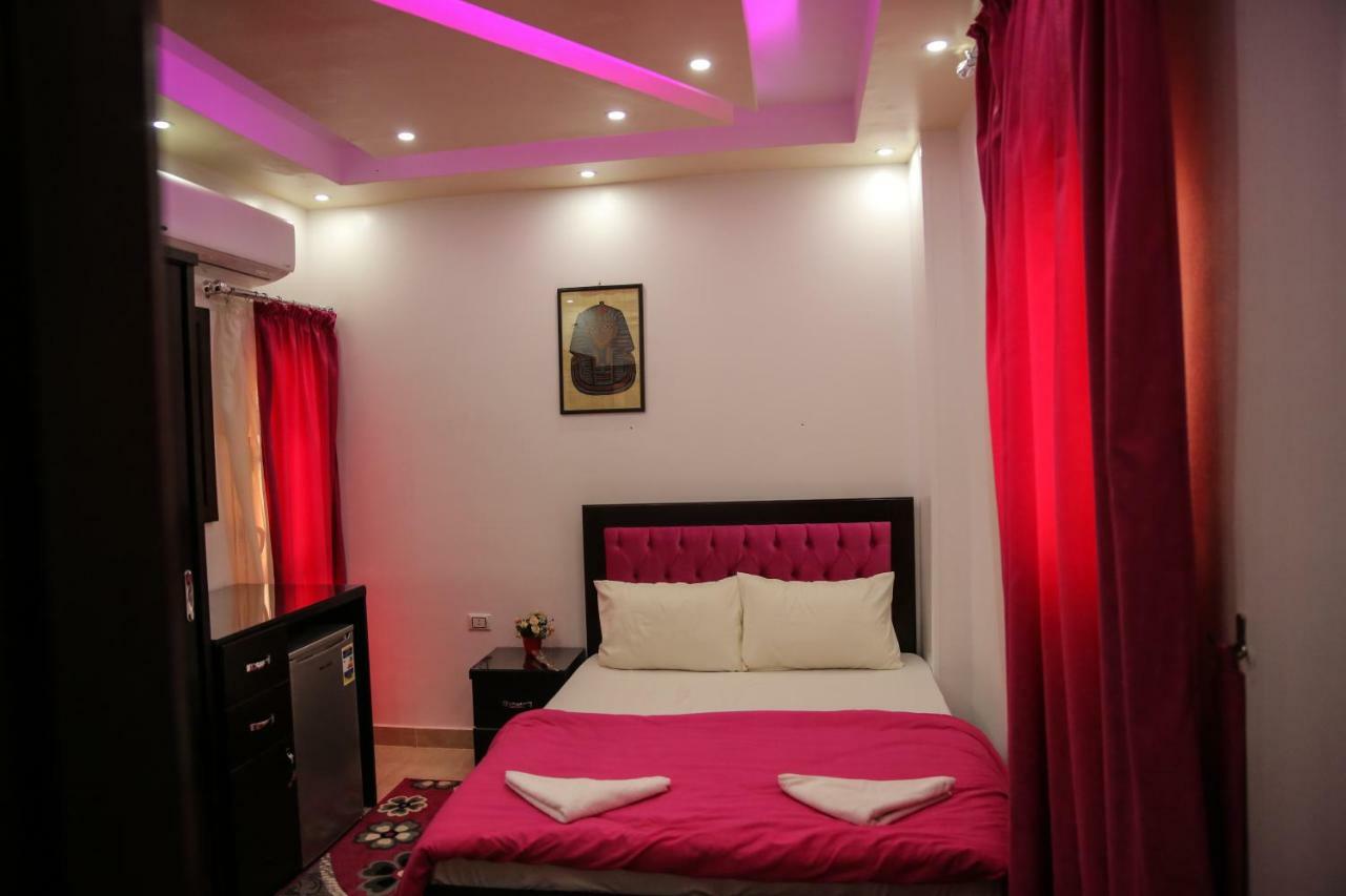 Inn Queen Pyramids View 2*