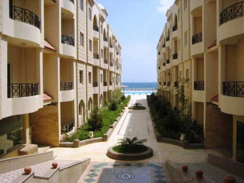 Palm Piazza