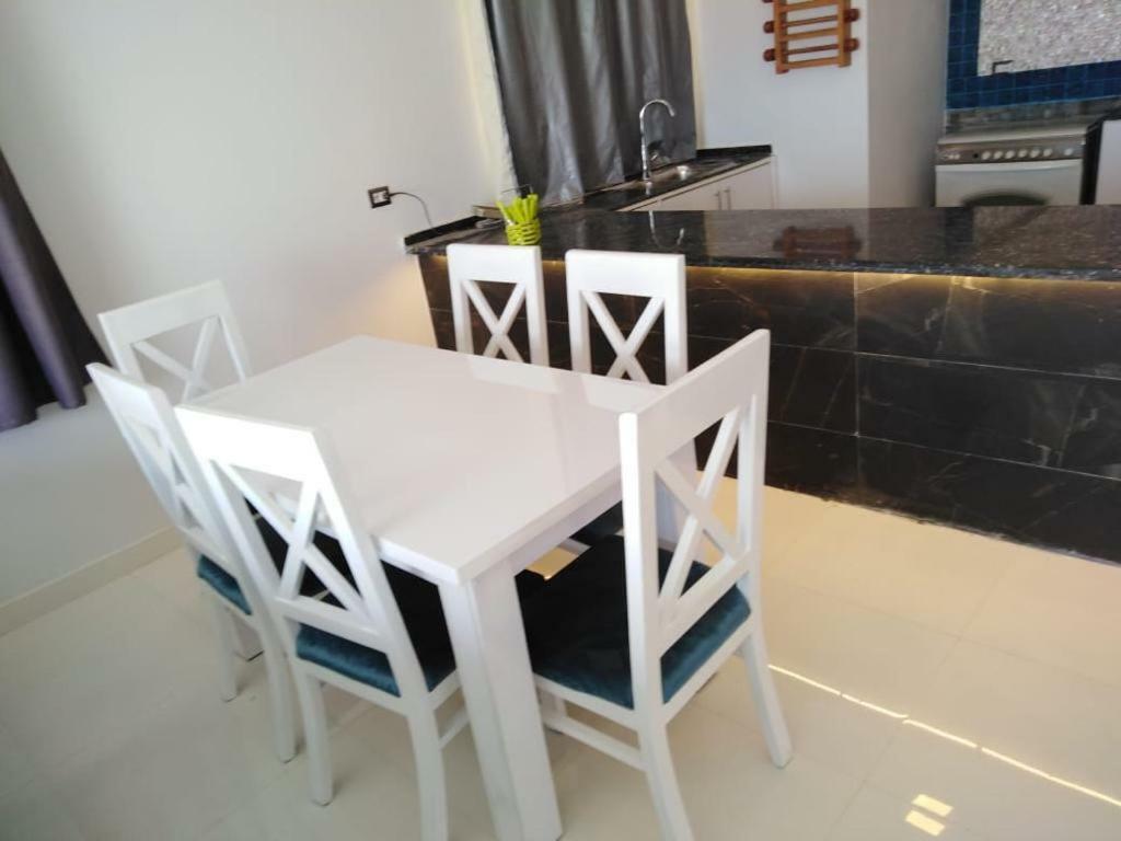 Modern Hacienda Bay 4 Bedrooms Maid Or Driver's El Alamein