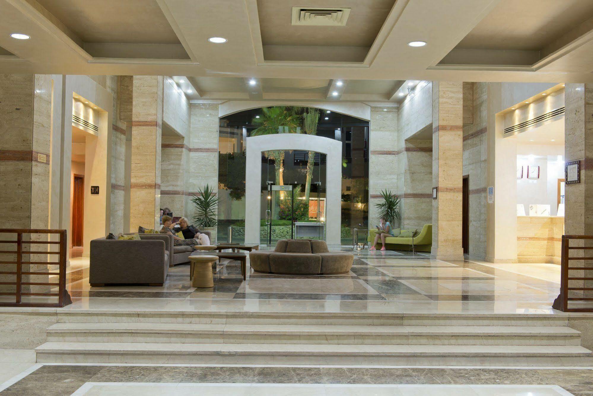 Resort Amphoras Blu 4*