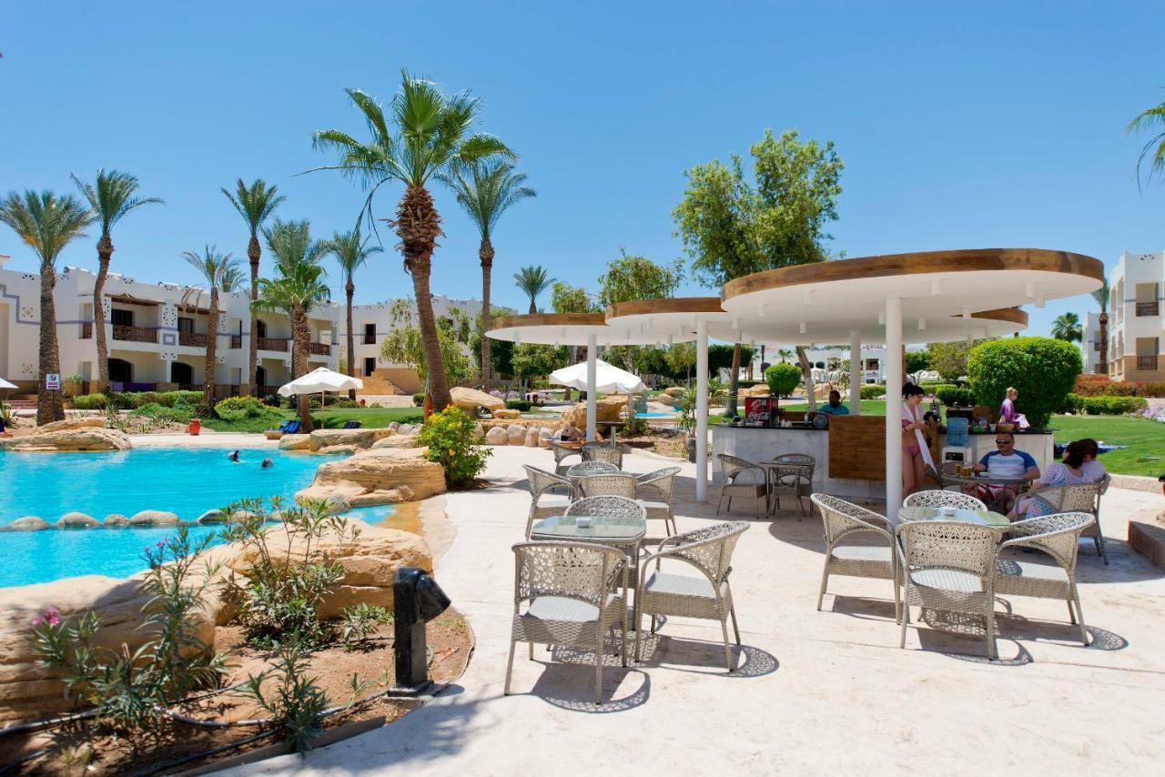 Resort Amphoras