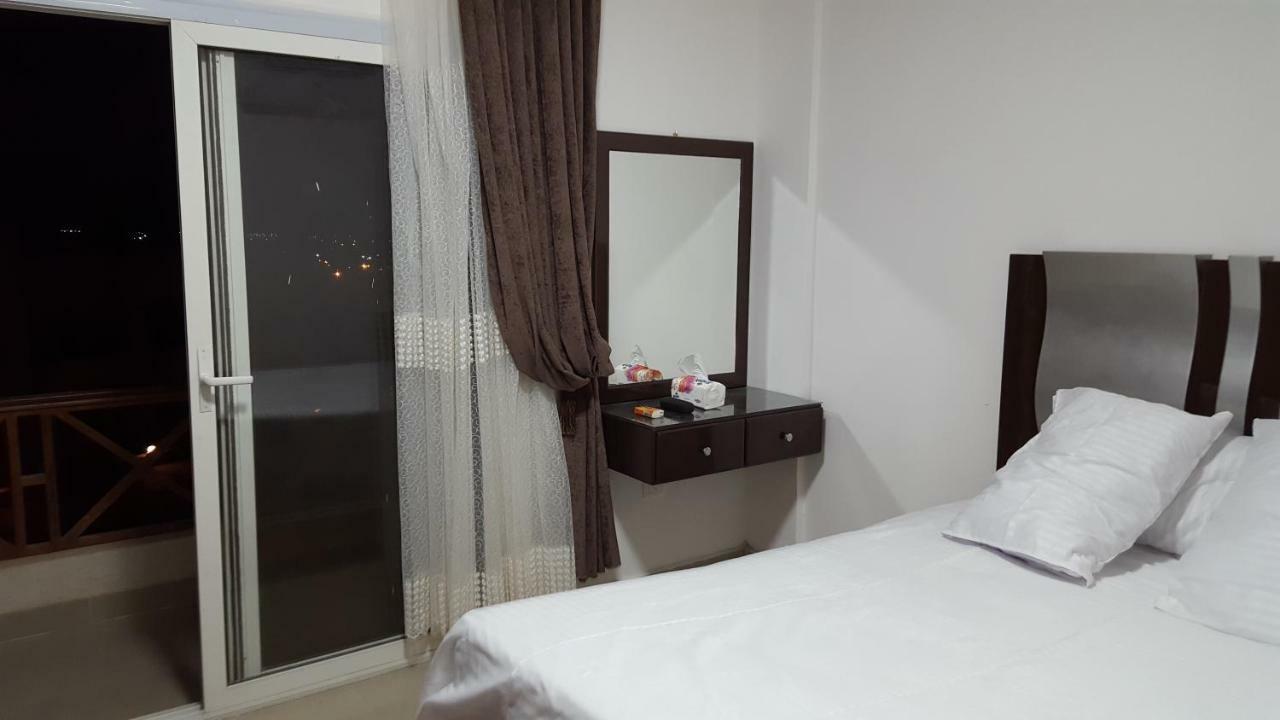 Half Moon - Sunny Apartamento Dahab