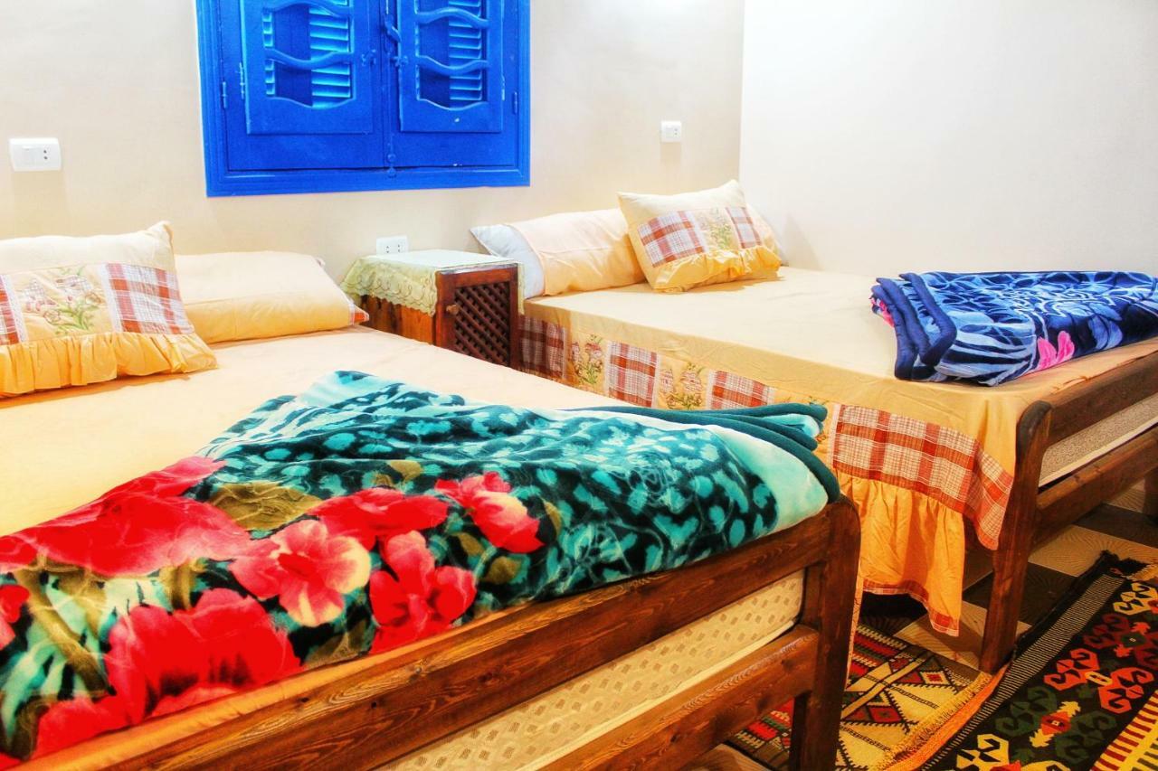 Tunis Village *