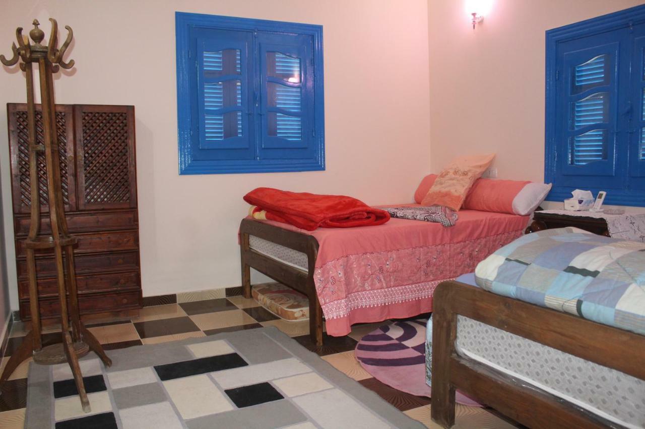 Tunis Village