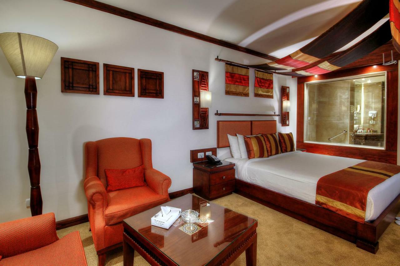 Africana & 4*
