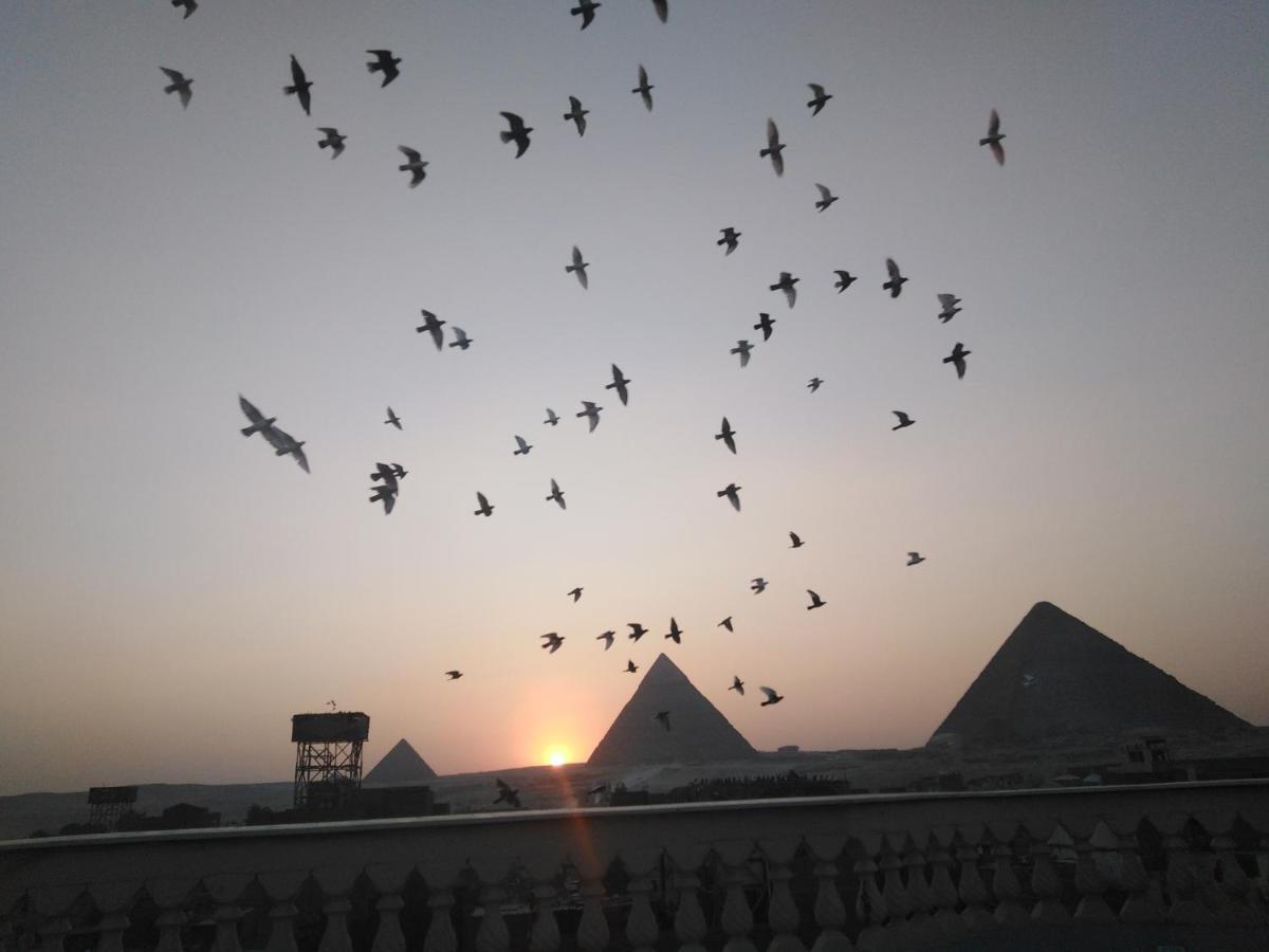 Inn Queen Pyramids View
