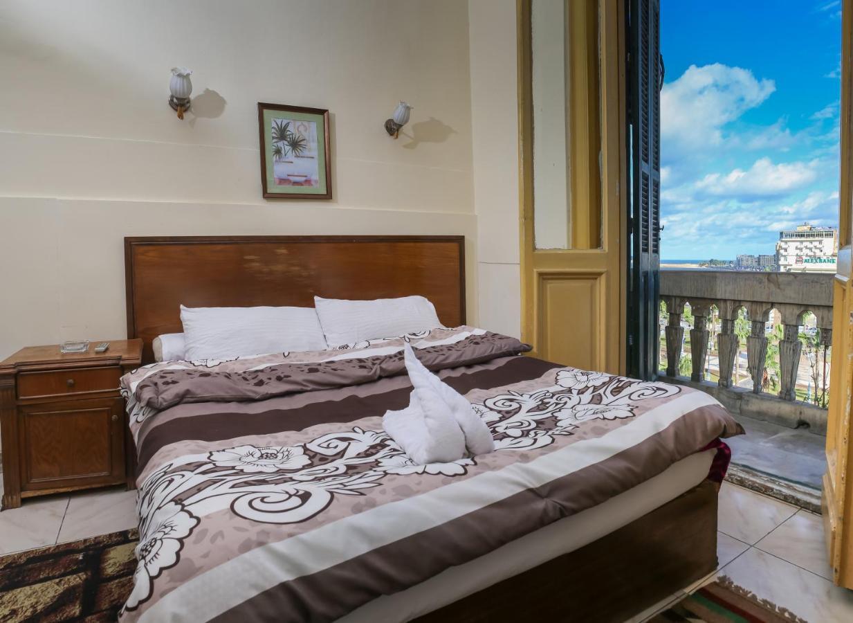 Acropole Hostel