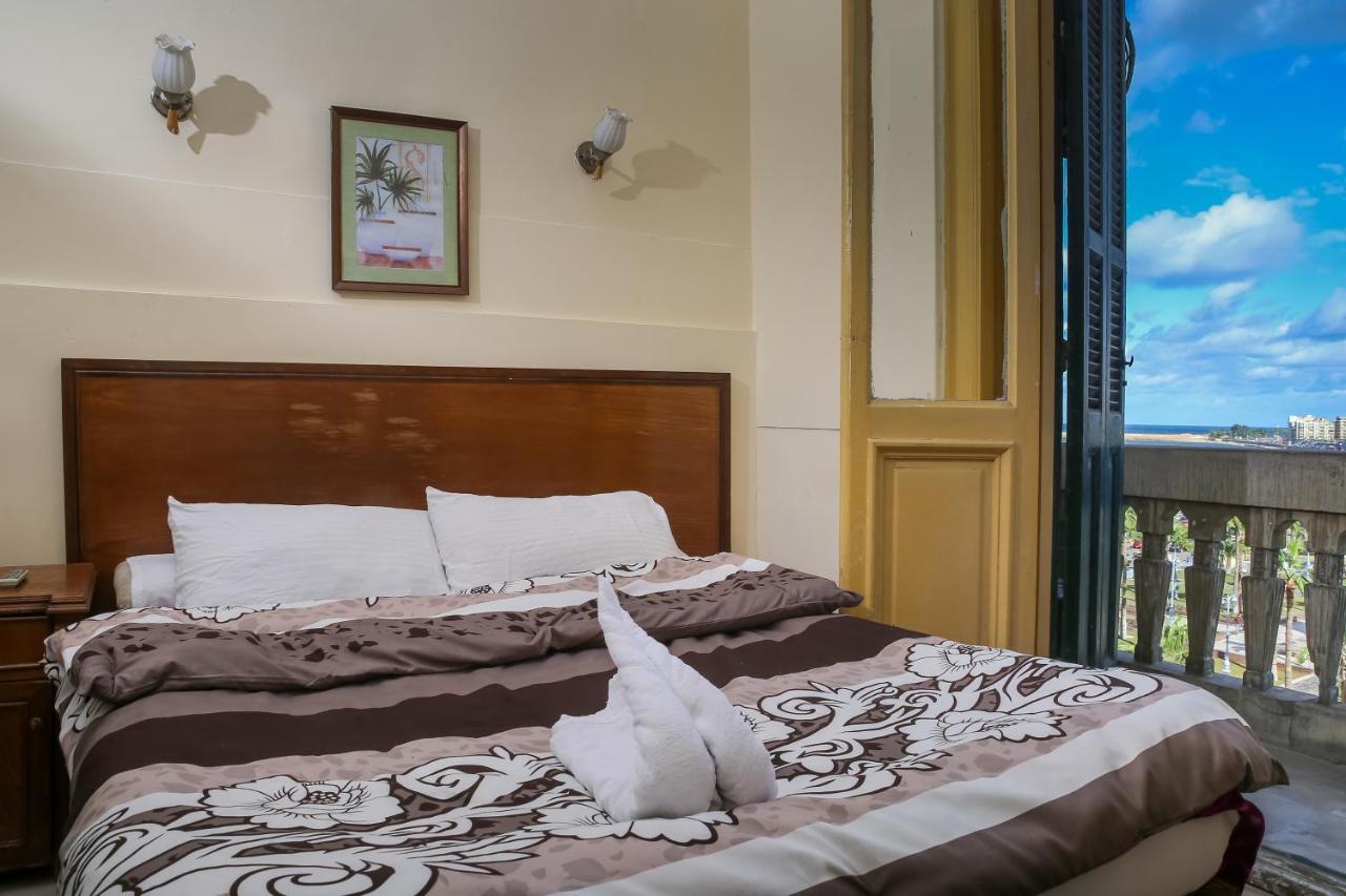 Acropole Hostel