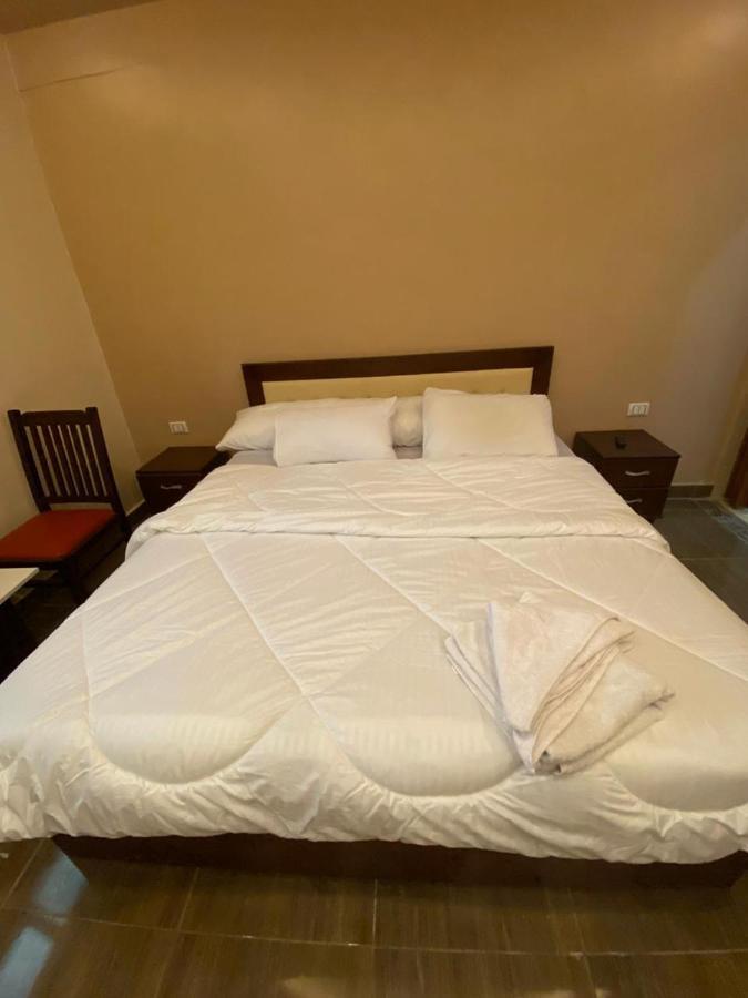 Makadi Pyramids View Hostel *
