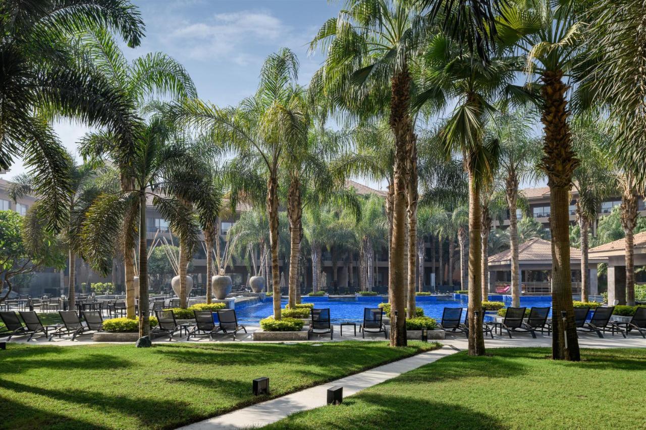 Dusit Thani Lakeview Hotel Cairo