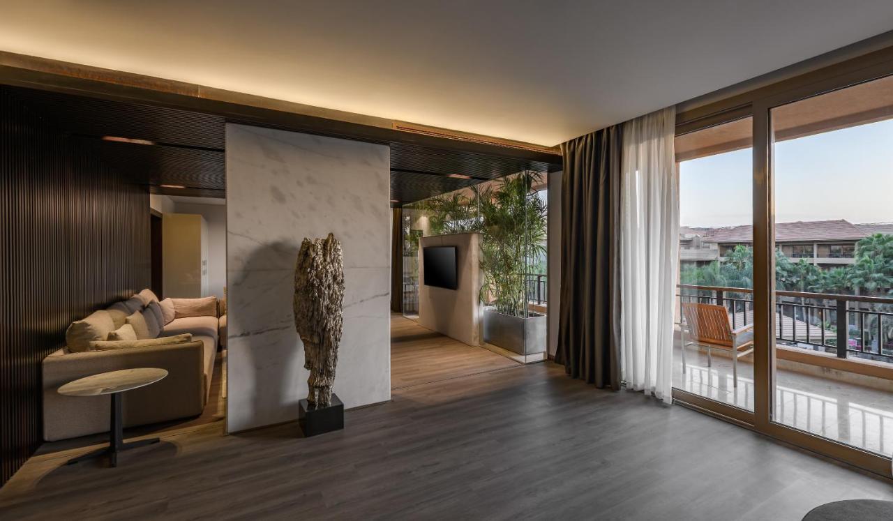 Dusit Thani Lakeview Hotel 5*