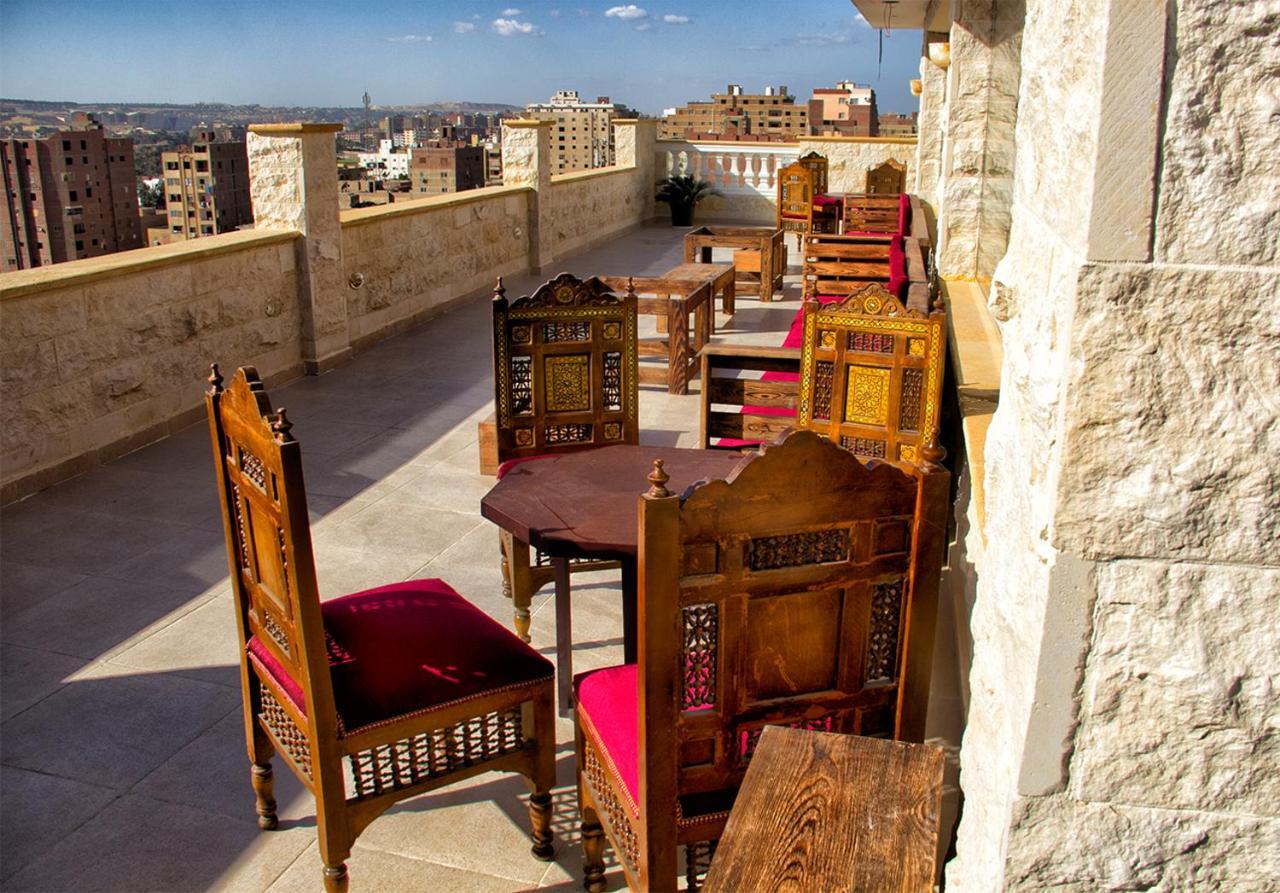 Pyramids Tower 3*
