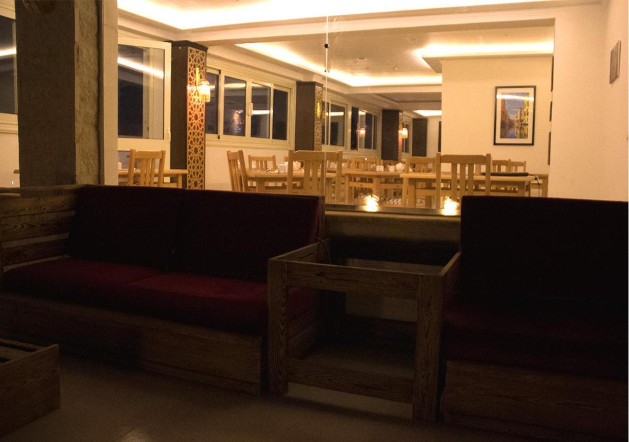 Pyramids Tower 3*