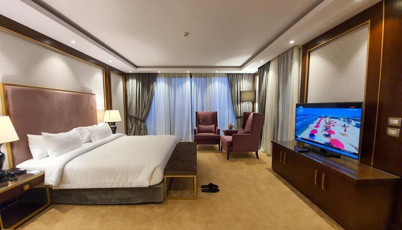 & Hotel