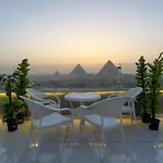 Panorama Pyramids & Jacuzzi