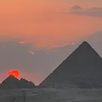 Jimmy Pyramids Hotel