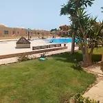 One Bedroom Apt At The View - B104
