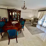 Luxurious 3 Bedroom Rustic Apartment Overlooking Huge Garden - For Families And Couples
