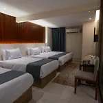 Pyramid Front Hotel
