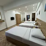 Lilly Lounge And Pool Accommodation For Adults Only