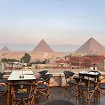 Sphinx And Pyramids Inn