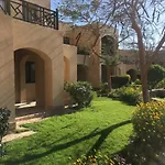 One Bedroom Apt At The View - B104