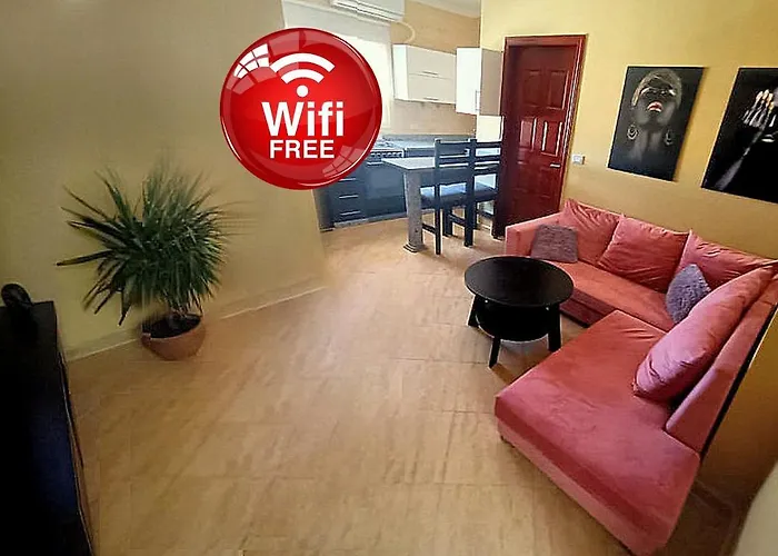 Moon - Apartment With Swimming Pool And Bbq Terrace In Center City Hrg