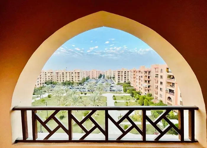 Luxurious 3 Bedroom Rustic Apartment Overlooking Huge Garden - For Families And Couples