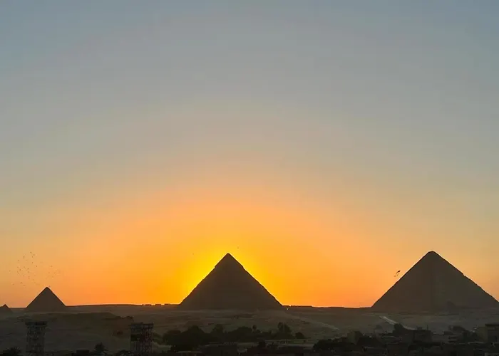 Topaz Pyramids View Inn