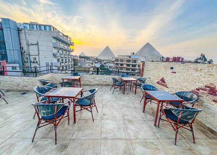 Reds Pyramids View Hotel