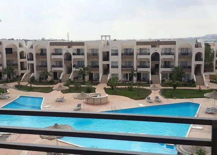 Apartment With Pool View In Sunny Lakes Resort