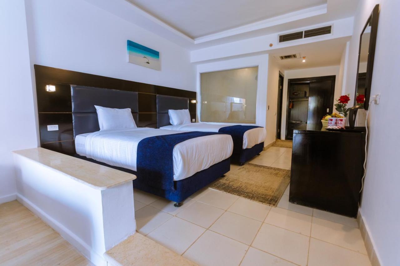 La Rosa Waves - Couple & Families Only Hotel 4*