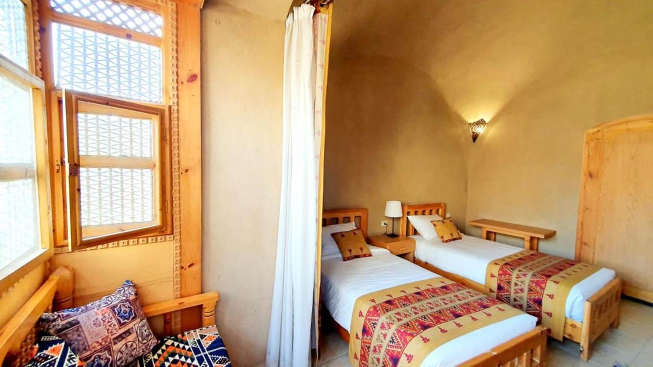 Embrace Hotel 2*