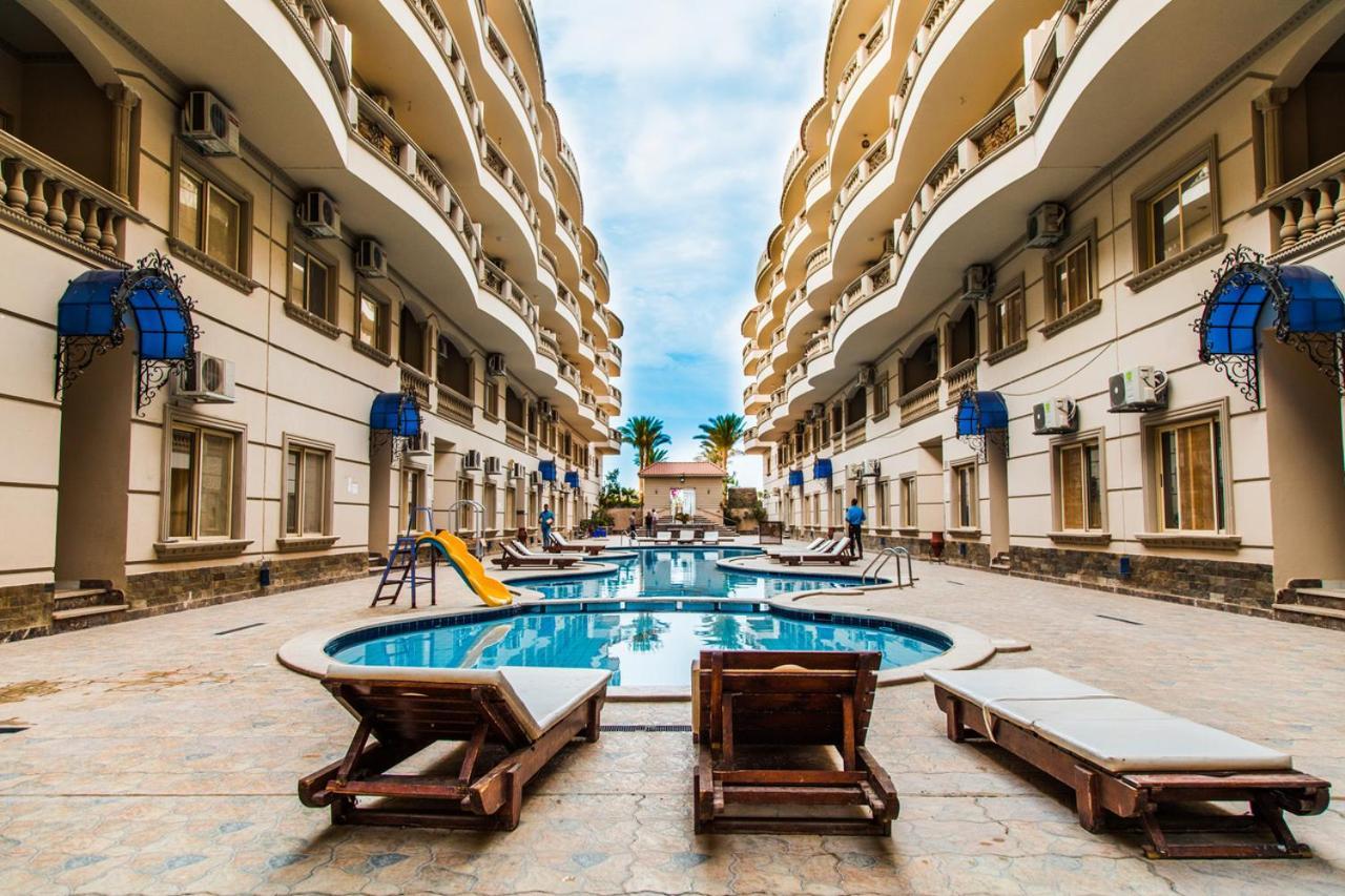 Nour Plaza B&B *