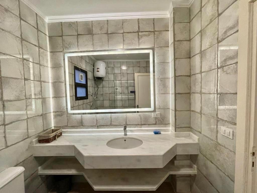 Luxurious 3 Bedroom Rustic Overlooking Huge Garden - For Families And Couples
