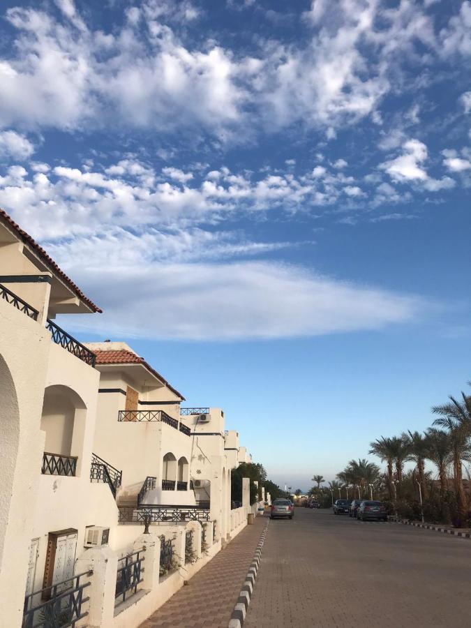 Lovely One Bedroom Within Cozy Compound Including Swimming Pool, Supermarket. Perfect Location At Neama Bay With Access To Public Transportation Apartament