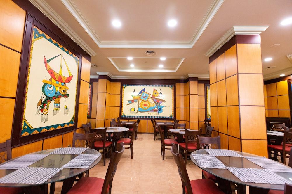 Hotel Grand Pyramids