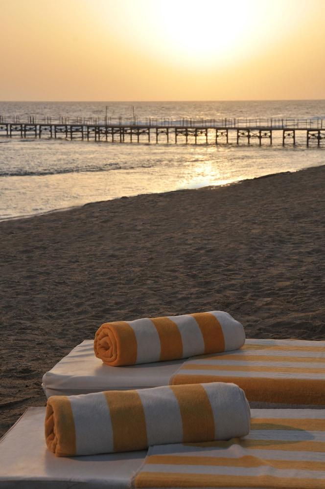Jaz Neo Reef Marsa Resort 4*
