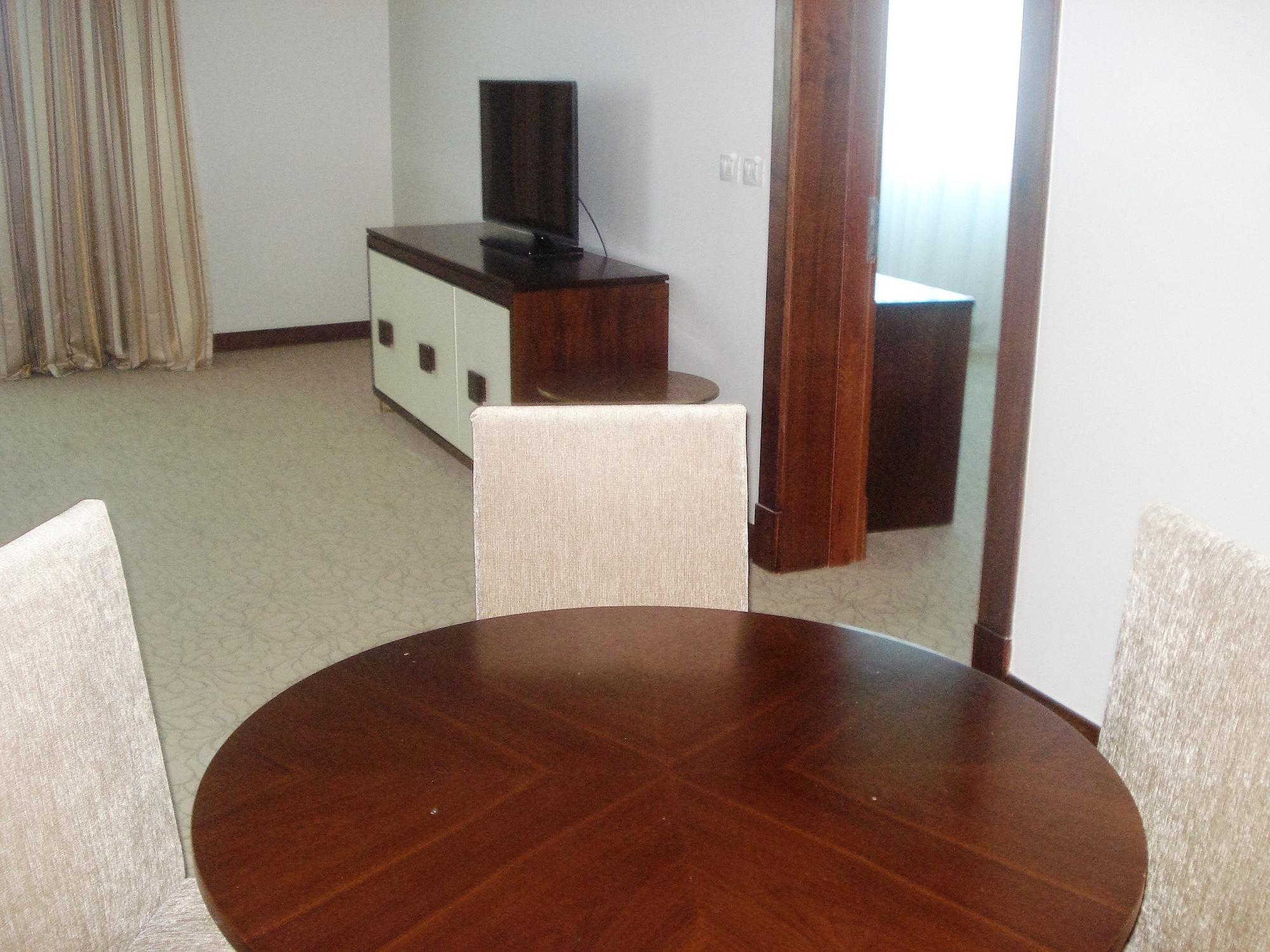 Tolip Golden Plaza 5*