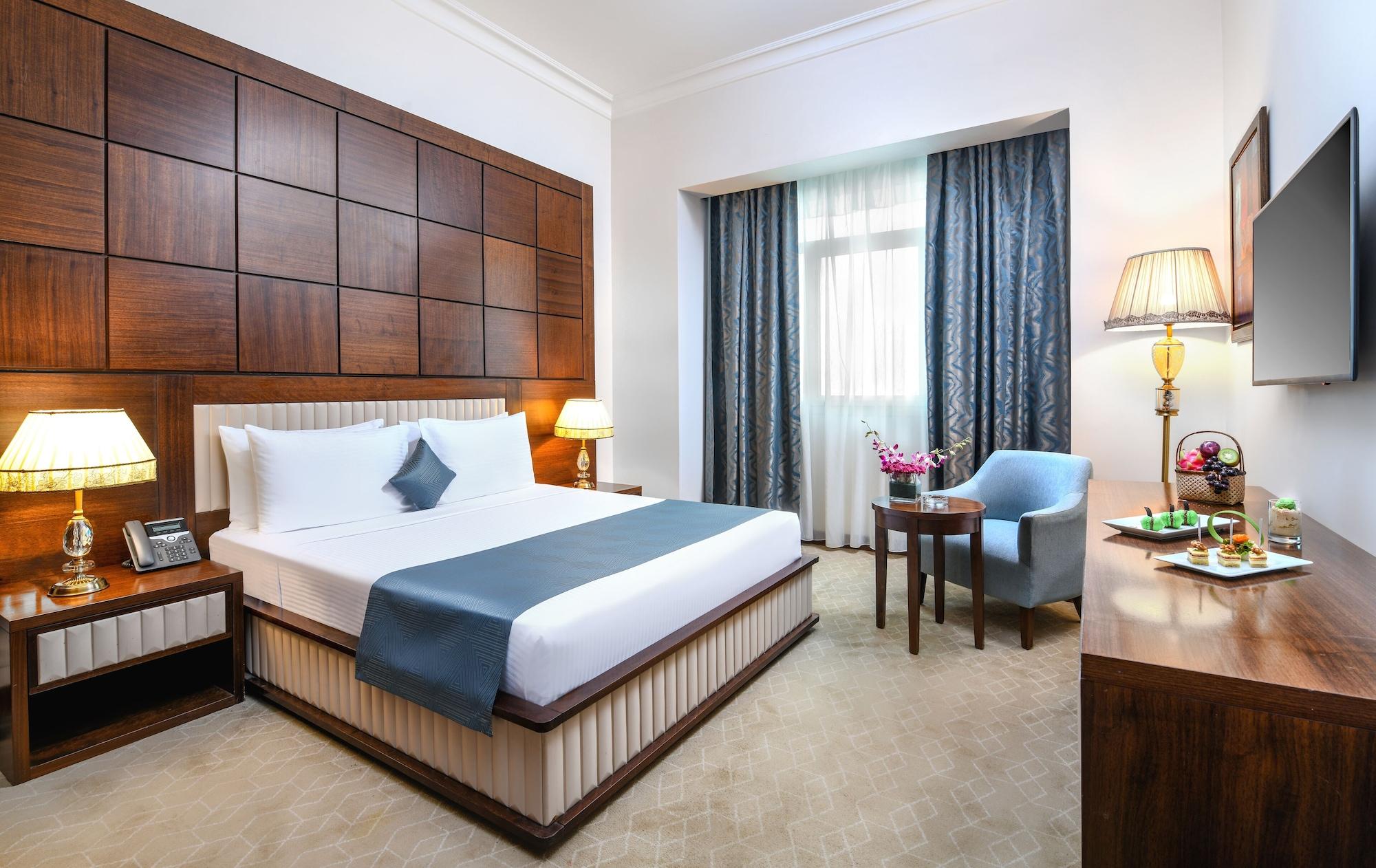 Tolip Golden Plaza Hotel