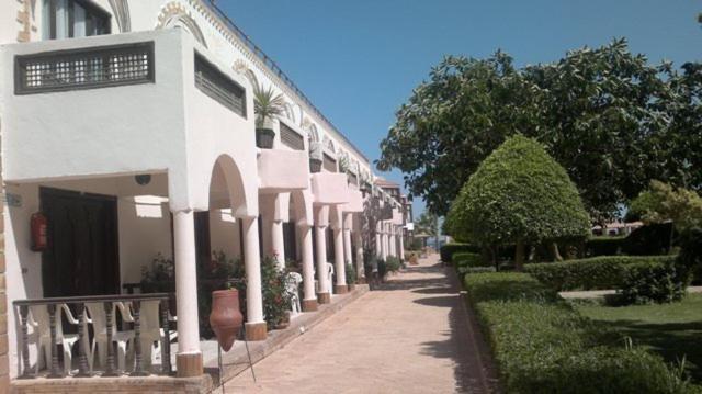 Al Mashrabiya Beach Hotel 3*