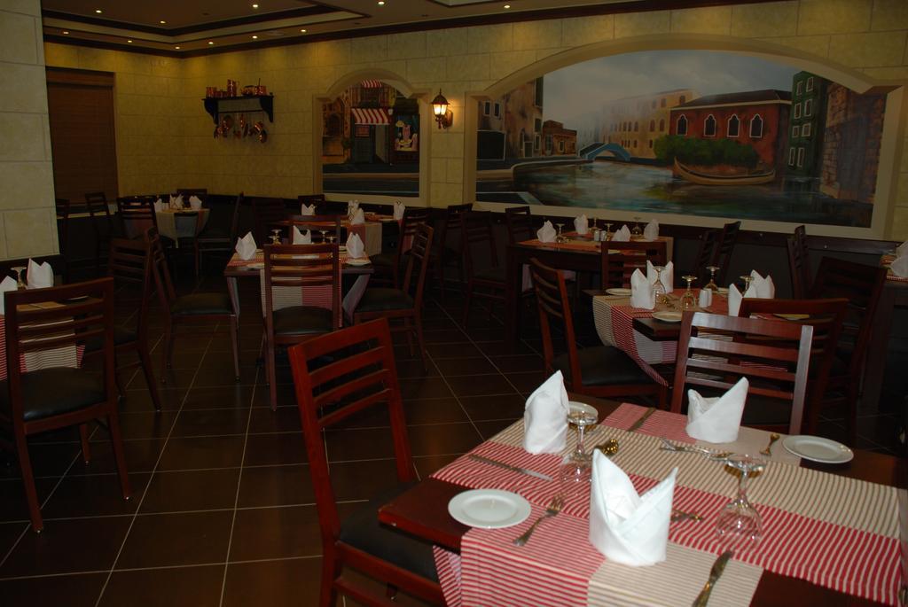 Grand Pyramids Hotel